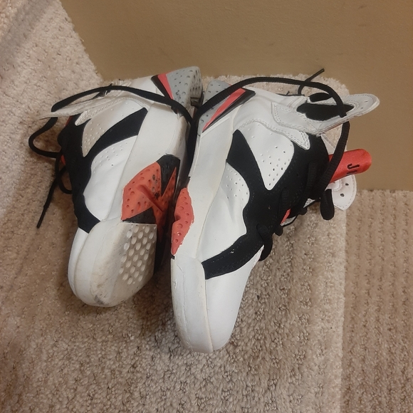 Jordan sneakers size 3y - Picture 3 of 14